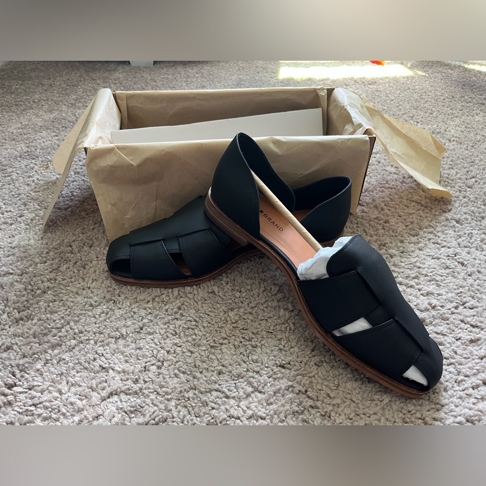 **BRAND NEW** Lucky Brand Danuka Flat - 8